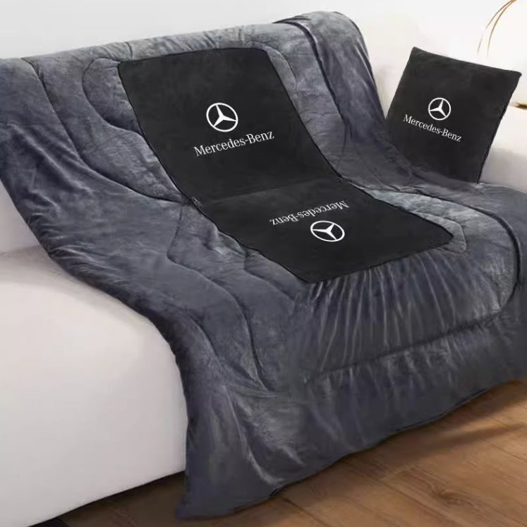 Multifunctional pillows and quilts - a warm companion for home and travel